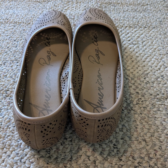 Tan Flats - Picture 2 of 3